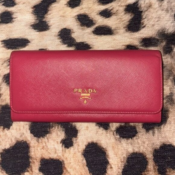 Prada Saffiano - Picture 1 of 7